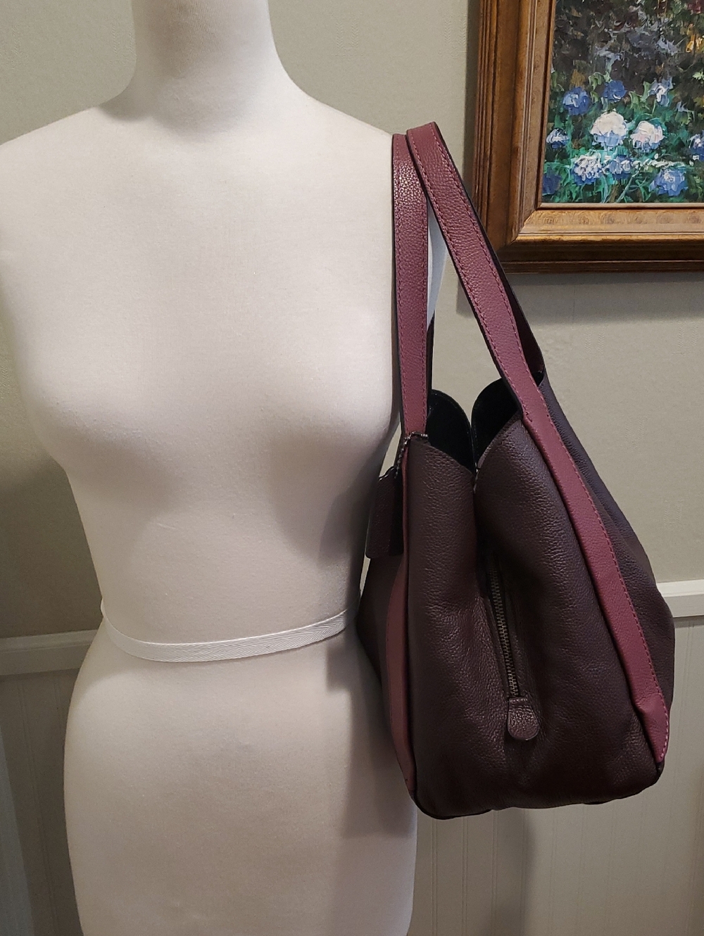 Like NEW Coach Hadley Shoulder Bag - Picture 5 of 12